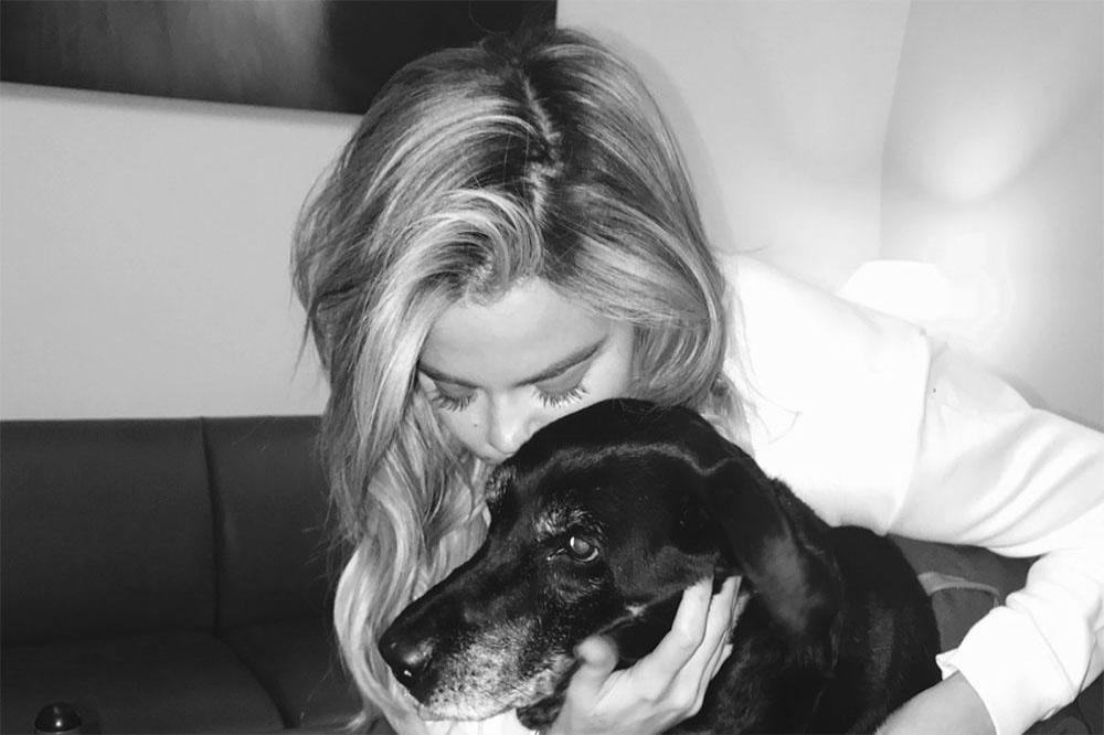 Khloe Kardashian and her dog Gabbana (c) Instagram