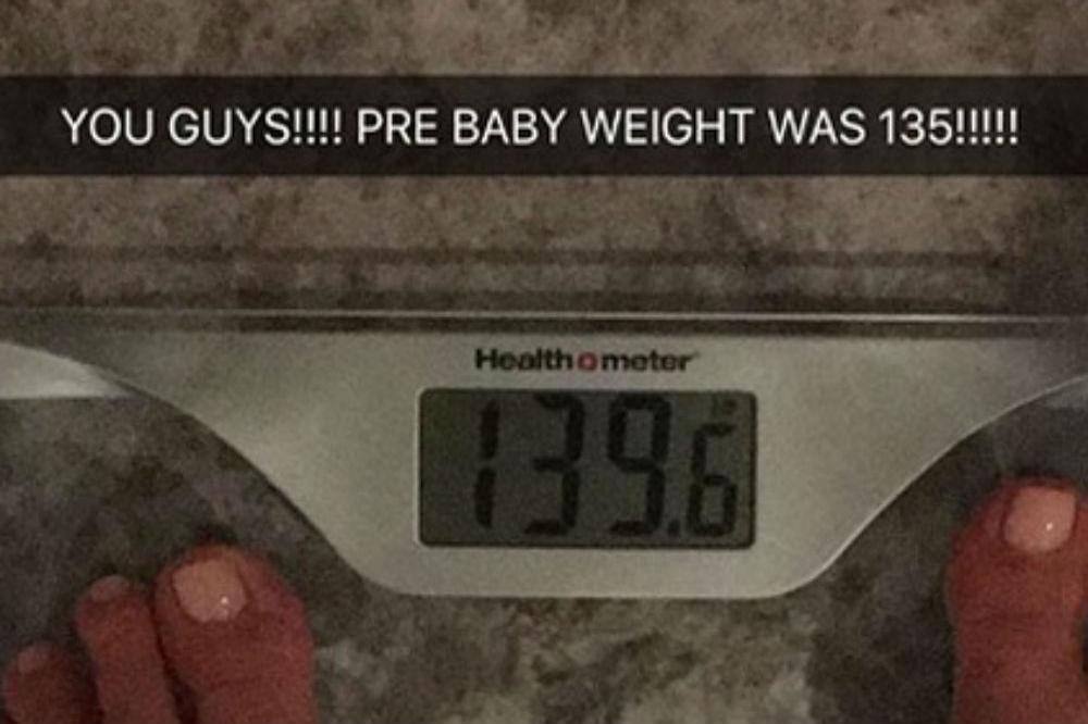 Kim Kardashian West on the scales (Snapchat)