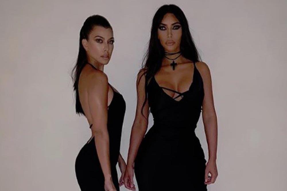 Kourtney Kardashian and Kim Kardashian West (c) Instagram 