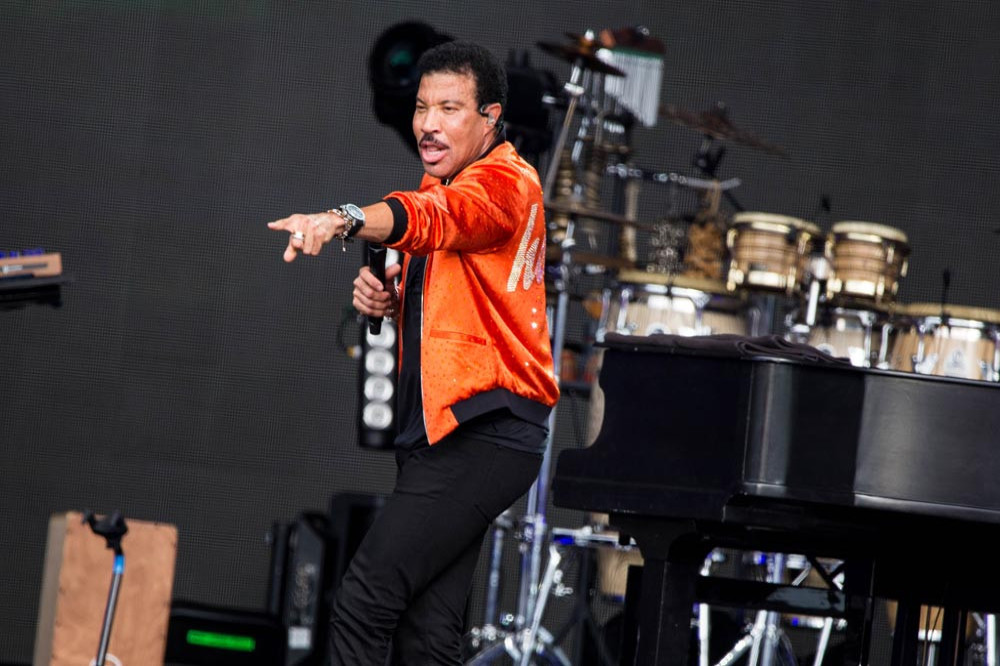 Lionel Richie will honour the request