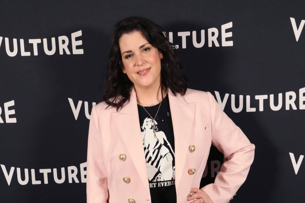Melanie Lynskey says a crew member hinted that she needed to lose weight