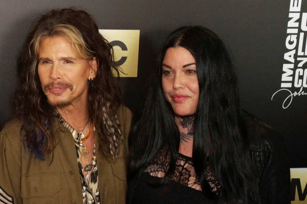 Steven Tyler's daughter Mia has been telling him off for breaking his vocal rest