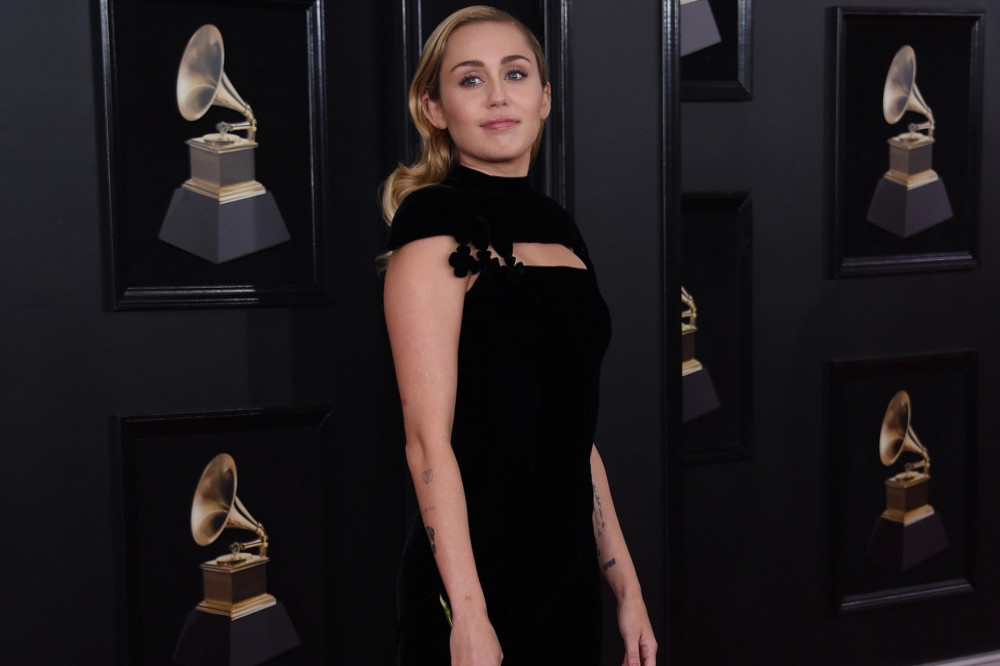 Miley Cyrus está pronta para compartilhar histórias não contadas no TikTok