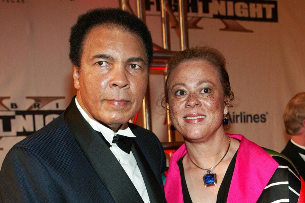 Muhammad Ali with his wife Yolonda Williams in 2004