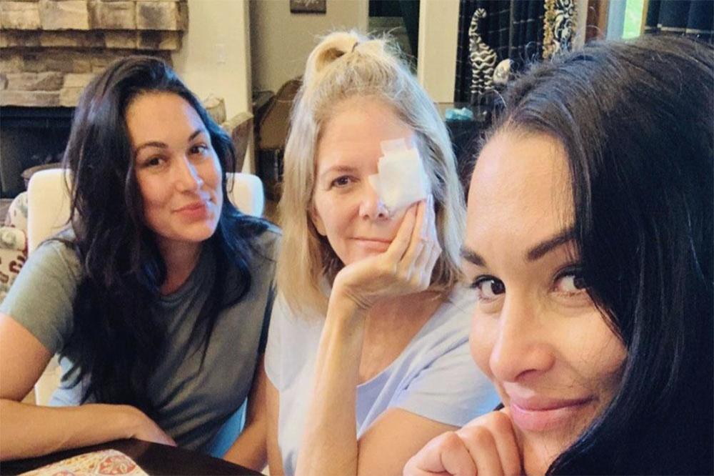 Nikki and Brie Bella with their mother Kathy (c) Instagram