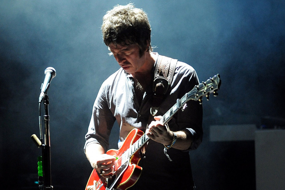 Noel Gallagher used the guitar on tour with Oasis