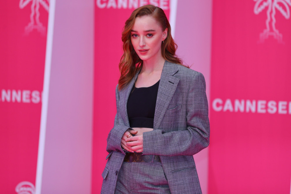 Phoebe Dynevor is to executive produce and star in 'The Outlaws Scarlett and Browne'