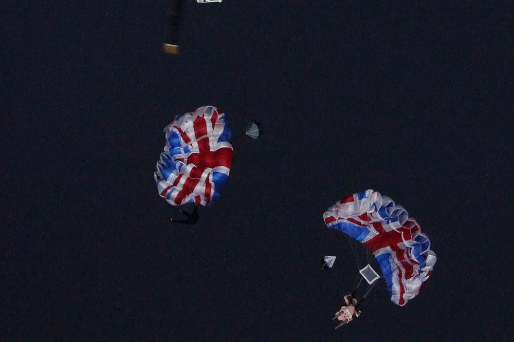 Queen Elizabeth descends onto London Olympics back in 2012 with Daniel Craig