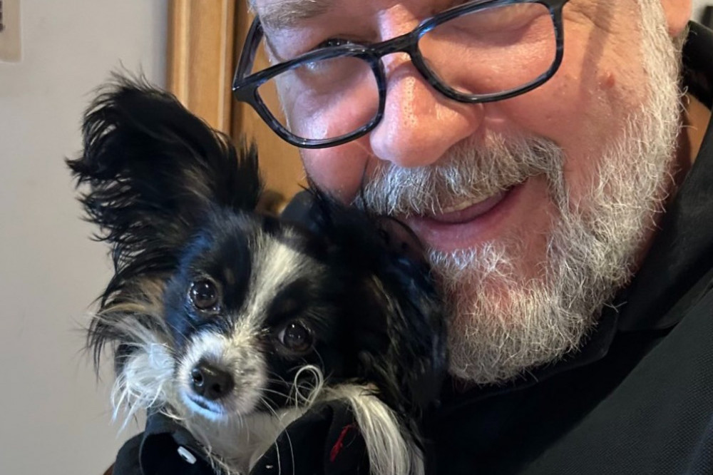 Russell Crowe's dog has died (c) Twitter