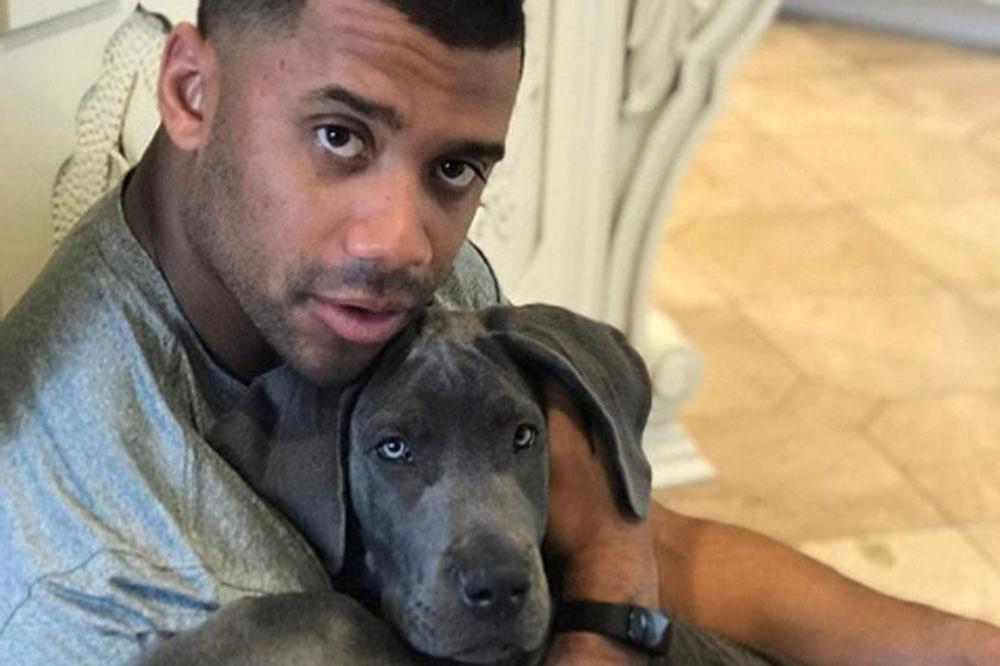 Russell Wilson with new dog (c) Instagram