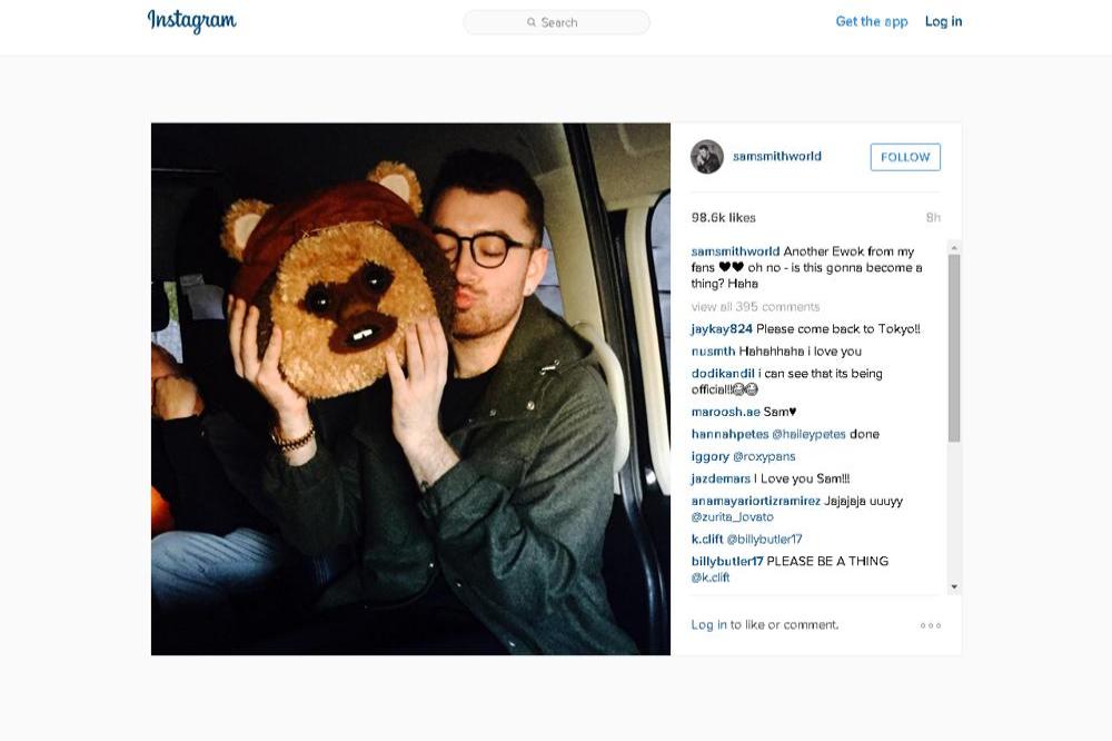 Sam Smith with an Ewok a fan gave him (c) Instagram