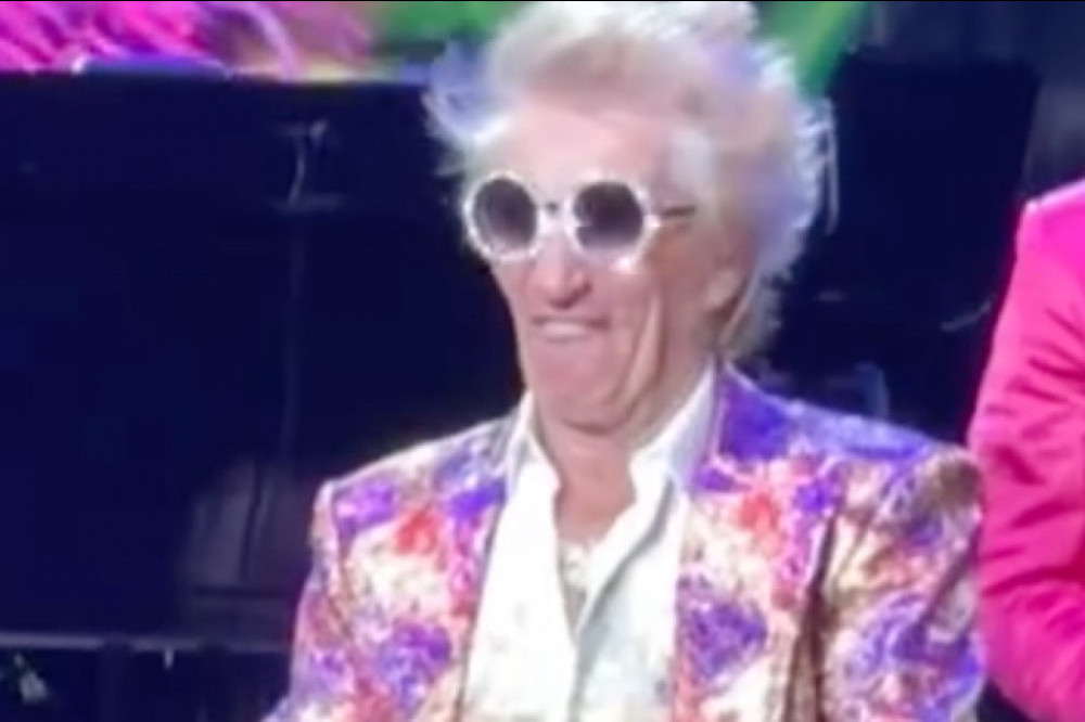 Sir Rod Stewart has taken another cheeky dig at his long-time pal Sir Elton John by doing an impersonation of him on stage