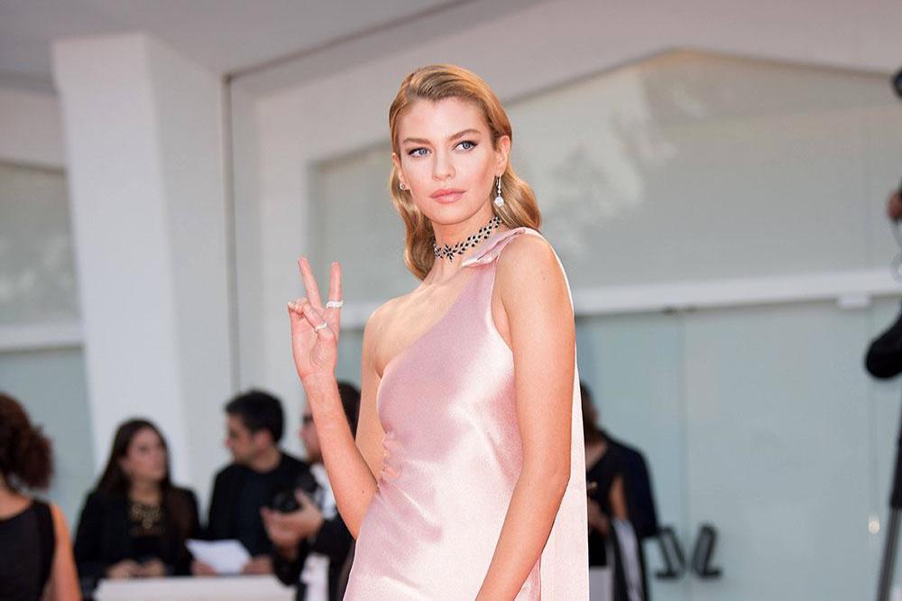 Stella Maxwell retains control of relationship