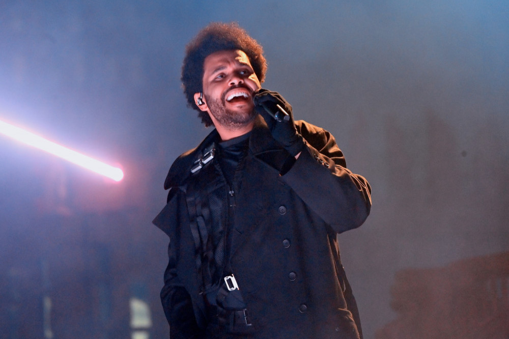 The Weeknd abruptly cut short a sold-out show after telling 70,000 booing fans he had lost his voice