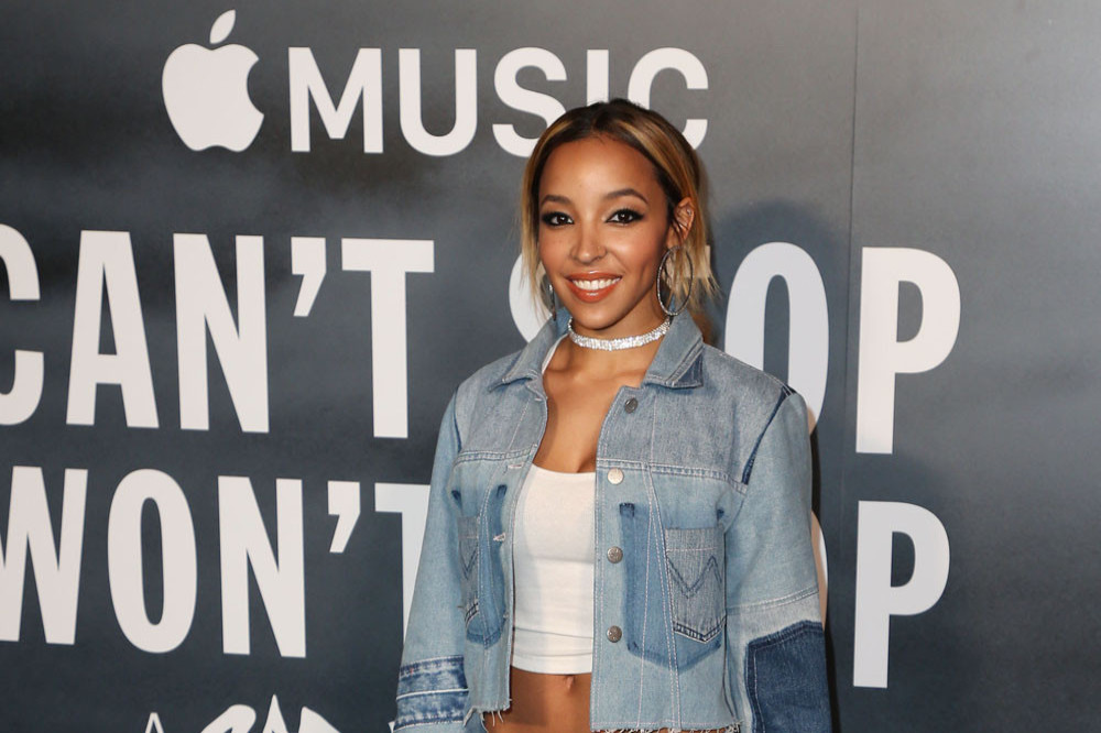 Tinashe had her first kiss on a golf course