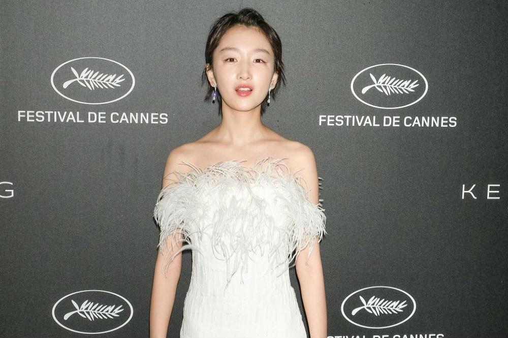 Chinese actress Zhou Dongyu releases new fashion photos