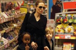Angelina Jolie's Kids Eat Kangaroo & Witchetty Grubs