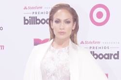 Jennifer Lopez Performed A Tribute To Selena Quintanilla-Pérez