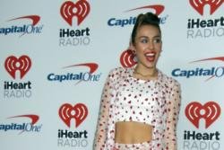 Miley Cyrus sends message to fan