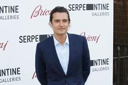Orlando Bloom jumped sofa to punch Bieber