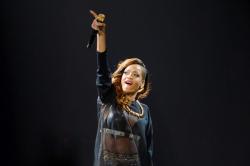 Rihanna Leaves Fans Waiting for 3 Hours ar Boston Show