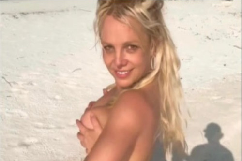 Britney Spears has sparked fears for her mental health after being photographed barefoot, topless and wrapped in a blanket