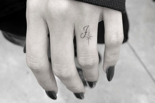 9 Wedding Ring Tattoo Design Ideas for Men and Women