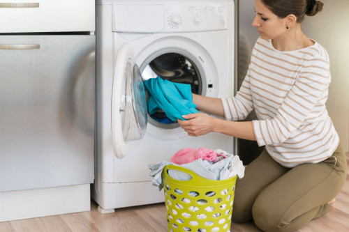 Women do more household chores than men every day