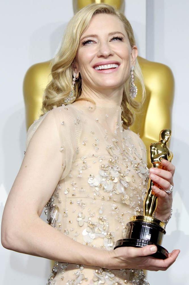 Cate Blanchett with her Oscar