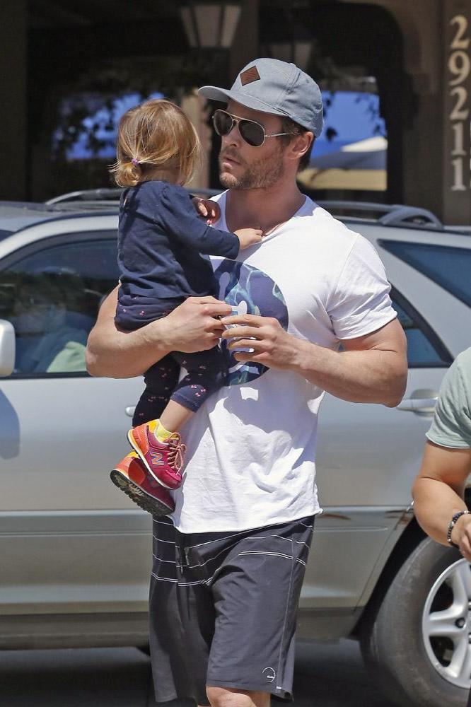 Chris Hemsworth with daughter India
