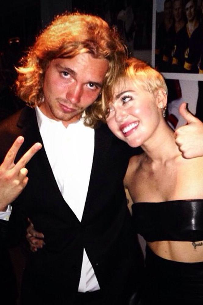 Miley Cyrus and Jesse Helt (c) Instagram