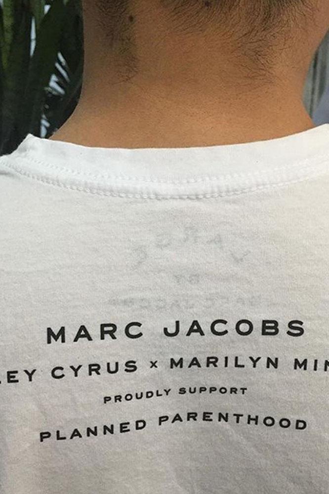 Miley Cyrus' t-shirt (c) Instagram
