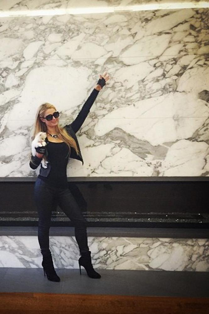 Paris Hilton shows off her new apartment (c) Instagram