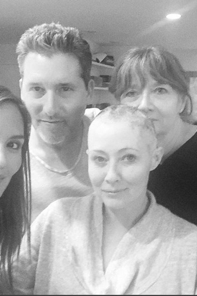 Shannen Doherty with mother Rosa and friends (c) Instagram