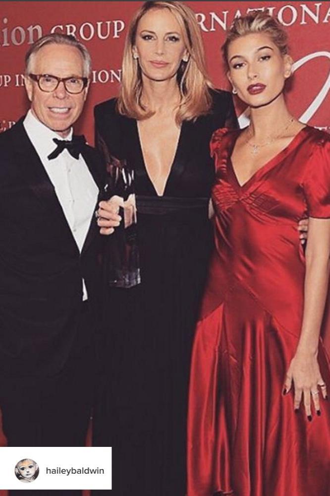 Tommy Hilfiger, Dee Ocleppo and Hailey Baldwin at the Fashion Group International Gala (c) Instagram 