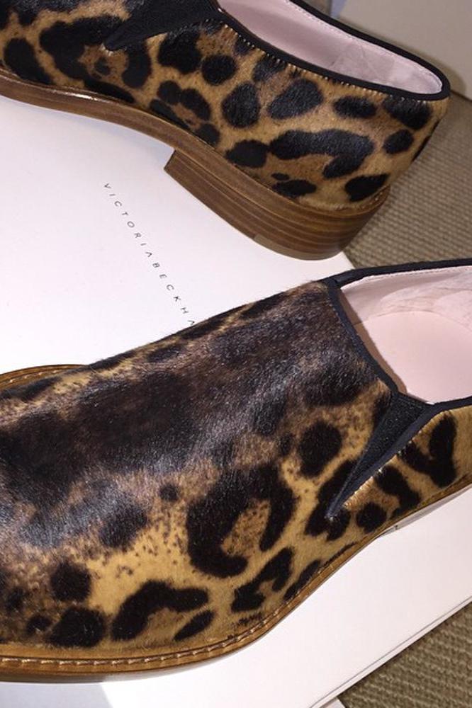 Victoria Beckham unveils shoes (c) Instagram
