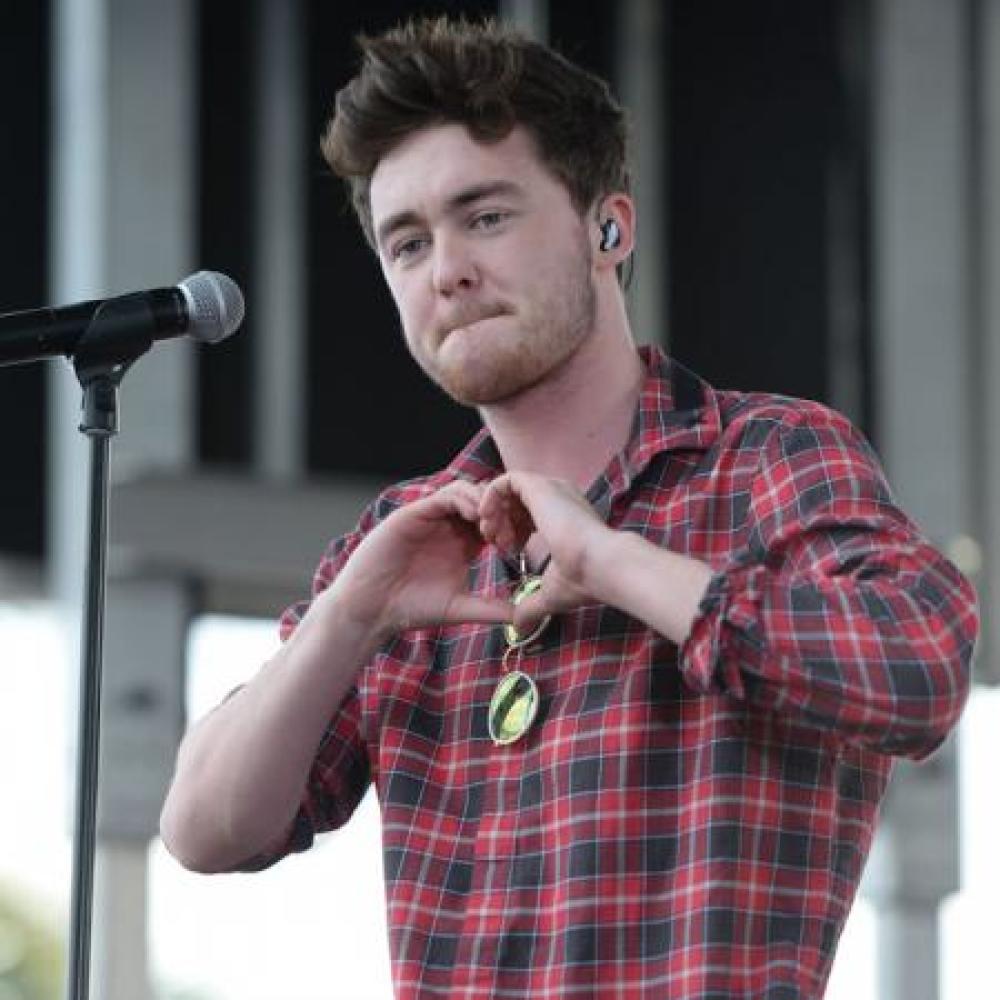 Jake Roche shows his love for Jesy Nelson 