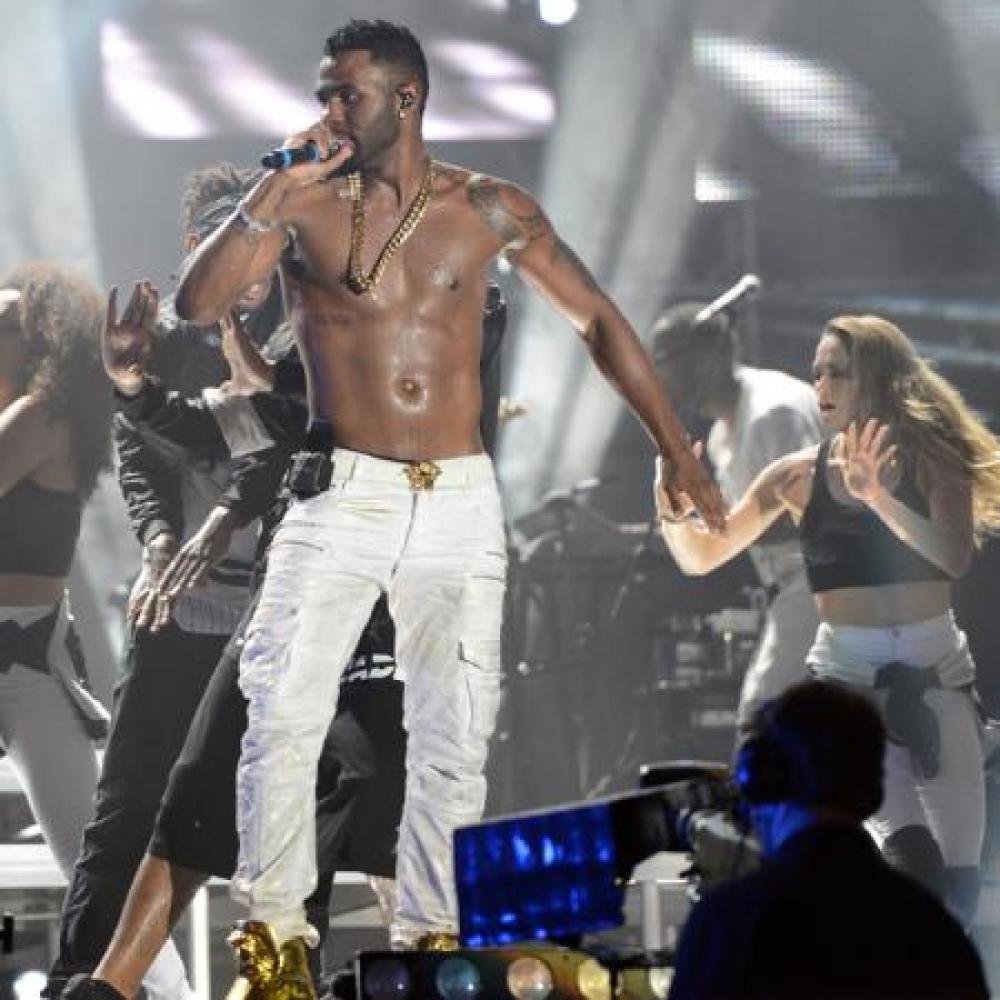 Jason Derulo on stage at the ninth Isle of MTV show