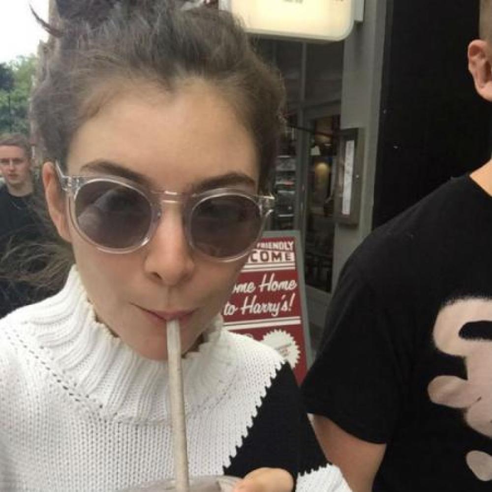 Lorde with Disclosure's Howard and Guy Lawrence (c) Twitter