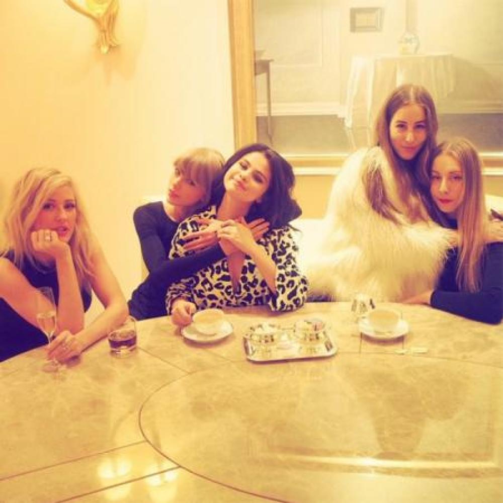 Taylor Swift with Selena Gomez, Ellie Goulding and Haim
