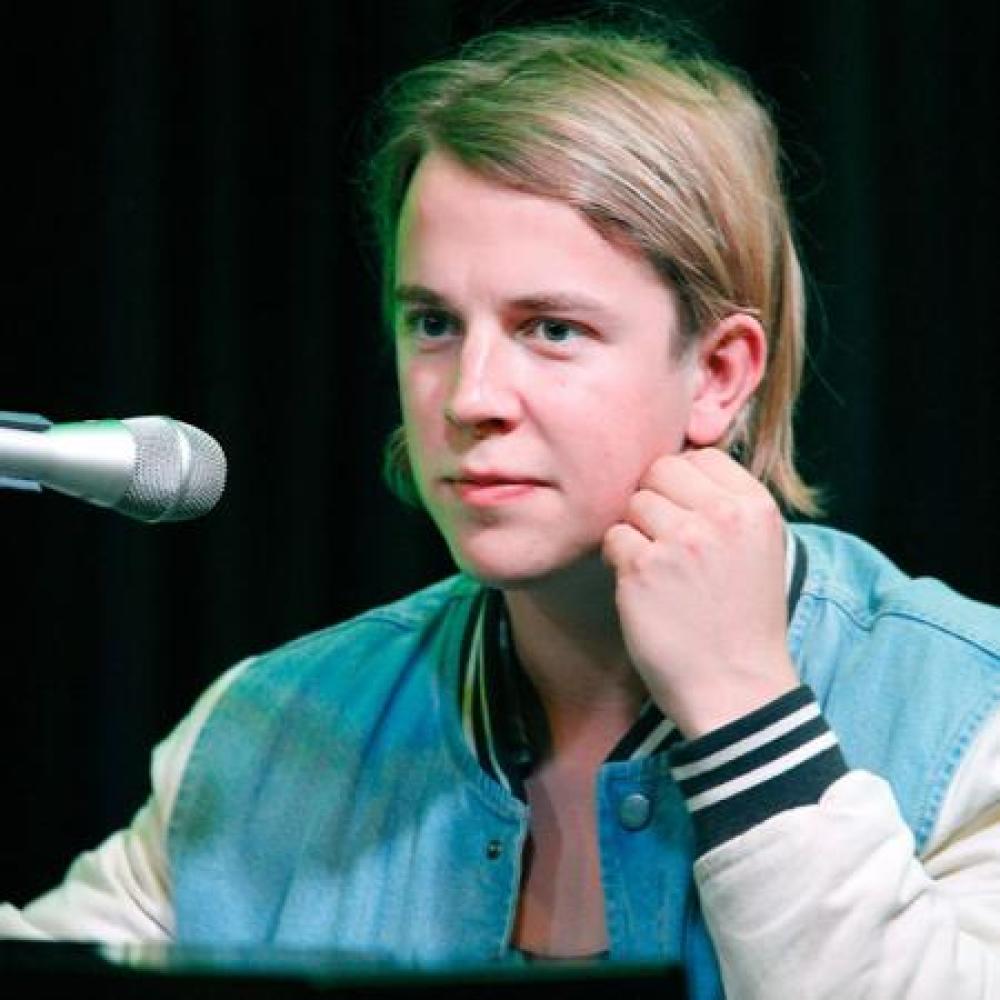 Tom Odell will perform