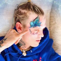 Aaron Carter gets face tattoo in honour of late sister Leslie