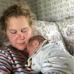 Amy Schumer with her son Gene (c) Instagram