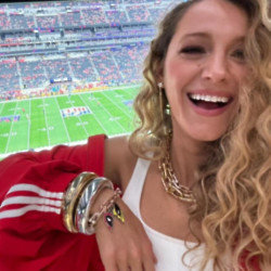 Blake Lively included two $40 charms in tribute to her husband Ryan Reynolds with the $500,000 of bling she wore to the Super Bowl
