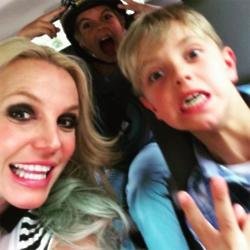 Britney Spears with sons Preston and Jayden (c) Instagram