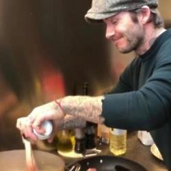 David Beckham cooking (c) Instagram