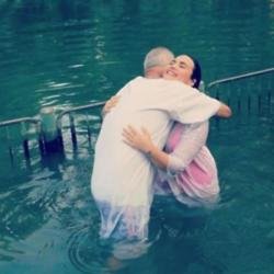 Demi Lovato gets baptised (c) Instagram