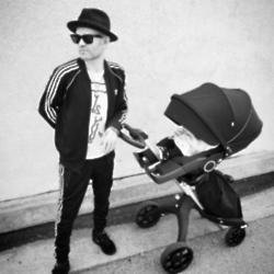 Deryck Whibley and his son (c) Instagram