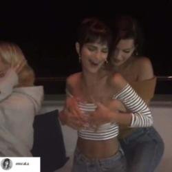 Emily Ratajkowski and Bella Hadid (c) Instagram