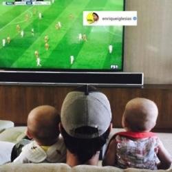 Enrique Iglesias and his twins (c) Instagram